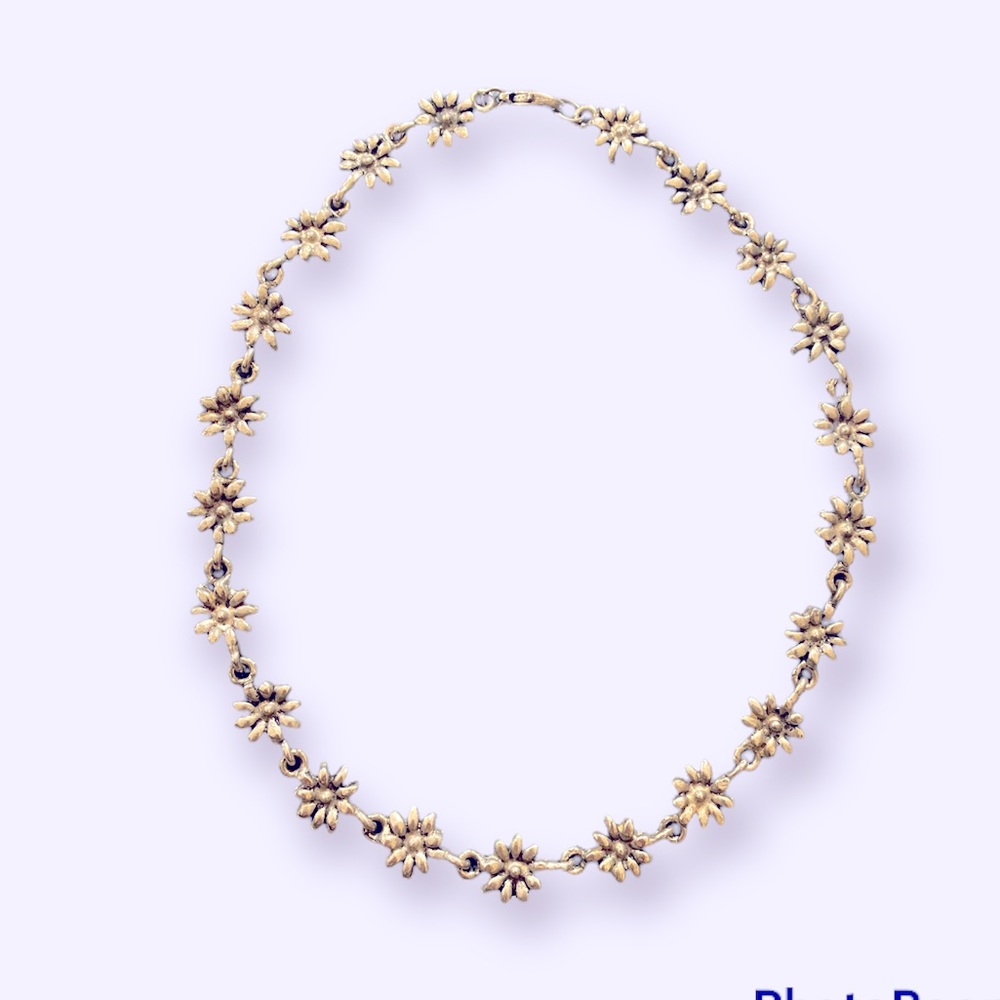 Silver Daisy Necklace